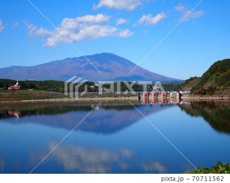 晩秋の御所湖からの岩手山 晩秋の御所湖からの岩手山 70711562
