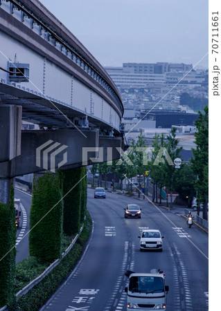 大阪府豊中市少路・夕暮れの府道2号大阪中央環状線 大阪府豊中市少路・夕暮れの府道2号大阪中央環状線 70711661