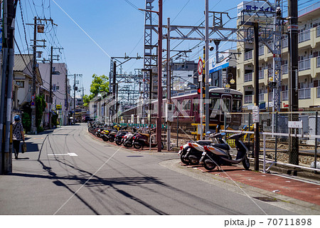 大阪豊中・阪急服部天神駅駅前の風景 70711898