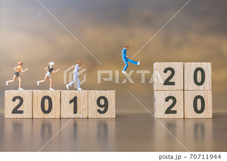Miniature people Jump from number 2019 to 2020 Miniature people Jump from number 2019 to 2020 70711944