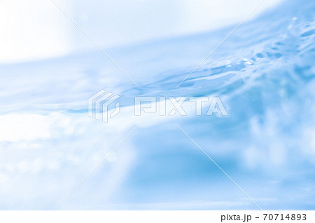 水の泡・水面・水中・水の素材。健康や医療、環境やライフスタイル、飲料のイメージ。 水の泡・水面・水中・水の素材。健康や医療、環境やライフスタイル、飲料のイメージ。 70714893