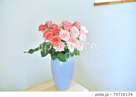 窓辺の花 バラ 窓辺の花 バラ 70716174