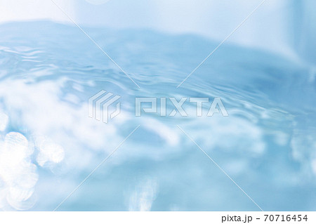水の泡・水面・水中・水の素材。健康や医療、環境やライフスタイル、飲料のイメージ。 水の泡・水面・水中・水の素材。健康や医療、環境やライフスタイル、飲料のイメージ。 70716454
