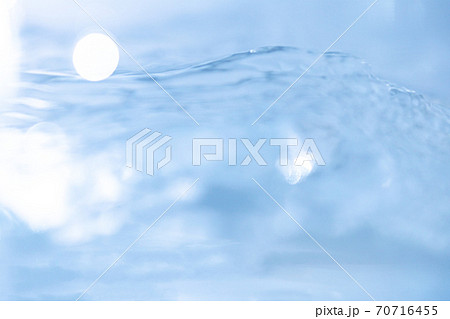 水の泡・水面・水中・水の素材。健康や医療、環境やライフスタイル、飲料のイメージ。 水の泡・水面・水中・水の素材。健康や医療、環境やライフスタイル、飲料のイメージ。 70716455