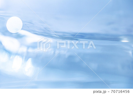 水の泡・水面・水中・水の素材。健康や医療、環境やライフスタイル、飲料のイメージ。 水の泡・水面・水中・水の素材。健康や医療、環境やライフスタイル、飲料のイメージ。 70716456