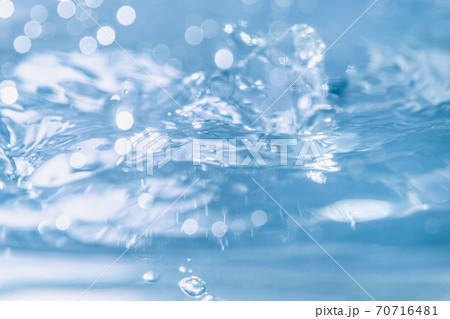 水の泡・水面・水中・水の素材。健康や医療、環境やライフスタイル、飲料のイメージ。 水の泡・水面・水中・水の素材。健康や医療、環境やライフスタイル、飲料のイメージ。 70716481