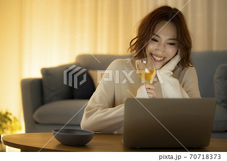 オンライン飲み会 ビデオ通話 オンライン飲み会 ビデオ通話 70718373