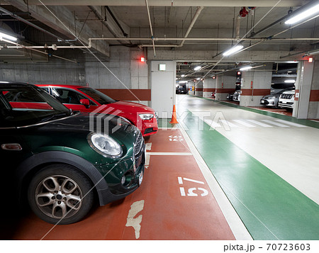 地下駐車場 地下駐車場 70723603