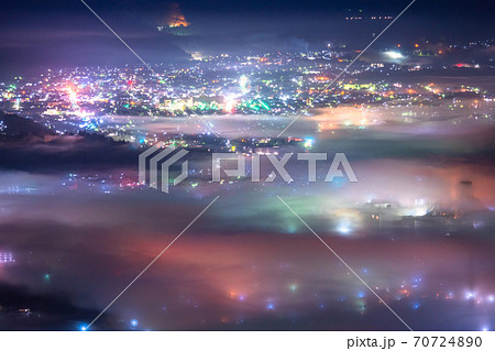 埼玉県 秩父雲海 夜景の写真素材