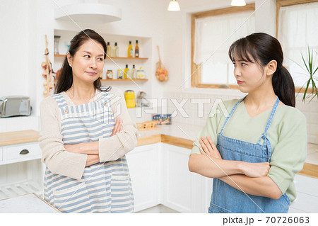 嫁姑問題 70726063