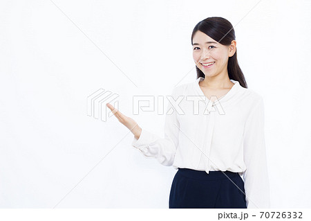 30代女性 オフィスカジュアル ビジネスウーマン 30代女性 オフィスカジュアル ビジネスウーマン 70726332