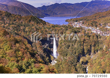明智平から見た紅葉の華厳の滝と中禅寺湖 明智平から見た紅葉の華厳の滝と中禅寺湖 70729560