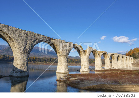秋のタウシュベツ川橋梁 70733503