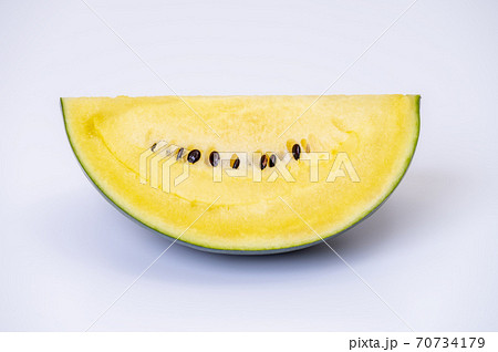 黒い皮の黄色いスイカ 黒い皮の黄色いスイカ 70734179