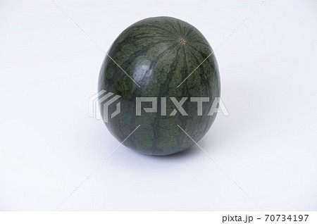 黒い皮の黄色いスイカ 黒い皮の黄色いスイカ 70734197
