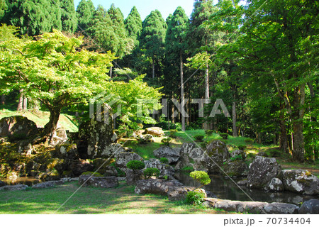 新緑の一乗谷の朝倉庭園 70734404