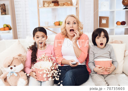 Girl turned over popcorn at home in fear.  70735603