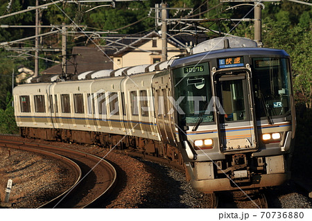 JR嵯峨野線223系5500番台快速電車の写真素材 [70736880] - PIXTA