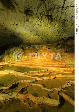 【山口県】秋芳洞の百枚皿 70736977