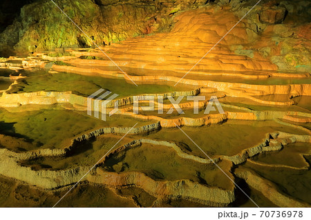 【山口県】秋芳洞の百枚皿 【山口県】秋芳洞の百枚皿 70736978