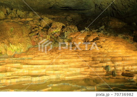 【山口県】秋芳洞の百枚皿 【山口県】秋芳洞の百枚皿 70736982