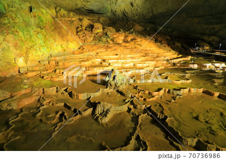 【山口県】秋芳洞の百枚皿 【山口県】秋芳洞の百枚皿 70736986