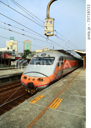 台湾　桃園市　台湾鉄道　中壢車站 70738553