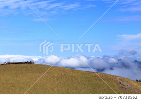 剣山 山頂デッキで一休み 秋 (徳島県) 剣山 山頂デッキで一休み 秋 (徳島県) 70738562