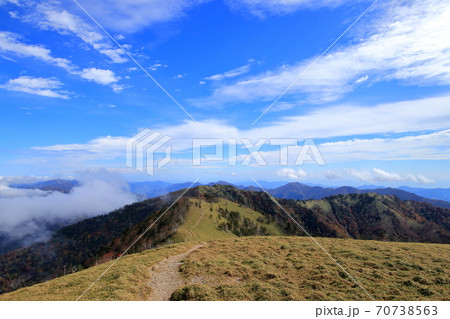 剣山 一の森へ向かう道 秋 (徳島県) 剣山 一の森へ向かう道 秋 (徳島県) 70738563