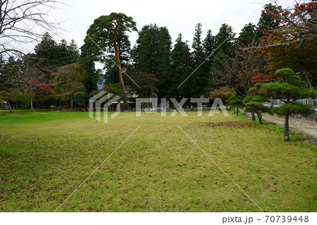 紅葉の始まった遠野郷八幡宮 70739448