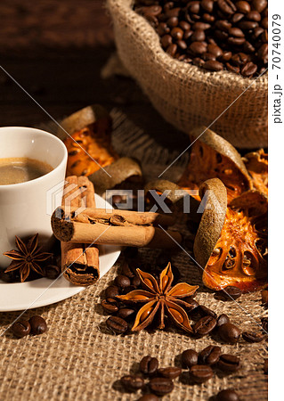 Close-up of coffee cup with cinnamon and star anise 70740079