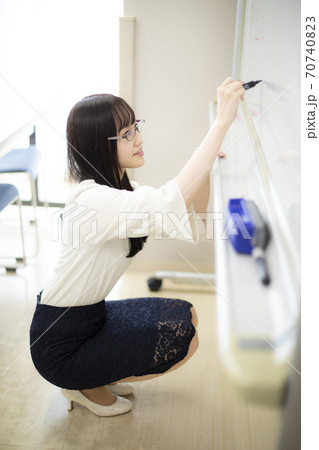 教師・秘書イメージ 教師・秘書イメージ 70740823