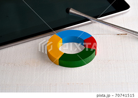 円グラフ　シェア　独占 70741515