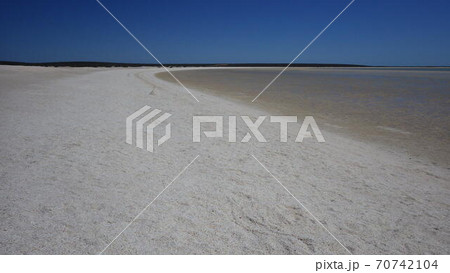 【オーストラリア】シャークベイの世界遺産エリア、シェルビーチの眺望 70742104