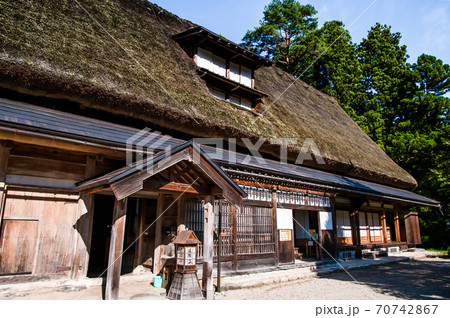 富山県南砺市　五箇山の岩瀬家 70742867