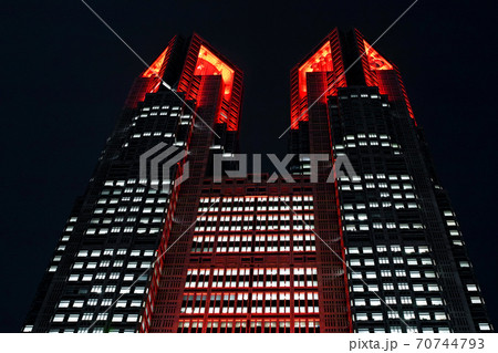 東京都/ 都庁ライトアップ（赤色）東京アラート 70744793