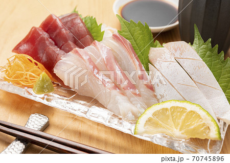 お刺身 盛り合わせ 70745896