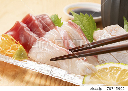 お刺身 盛り合わせ 70745902