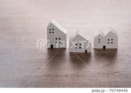 住宅　家　住まい　街 70749446