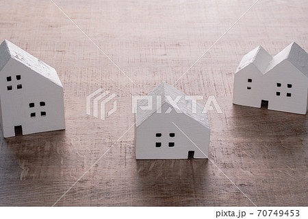 住宅　家　住まい　街 70749453