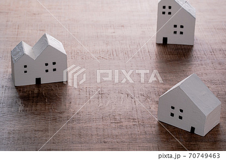 住宅　家　住まい　街 70749463