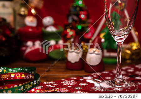 クリスマスパーティー シャンパングラスの写真素材