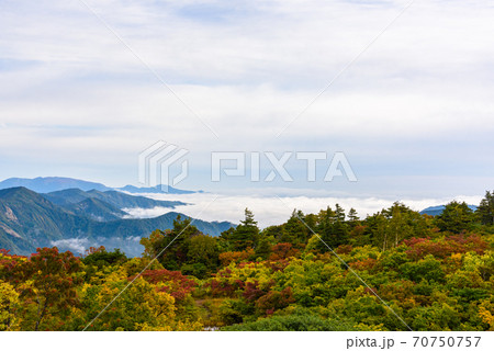 栗駒山の紅葉と雲海 栗駒山の紅葉と雲海 70750757