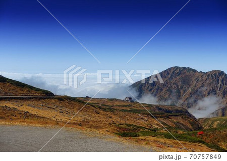 天狗平山荘を望む 天狗平山荘を望む 70757849