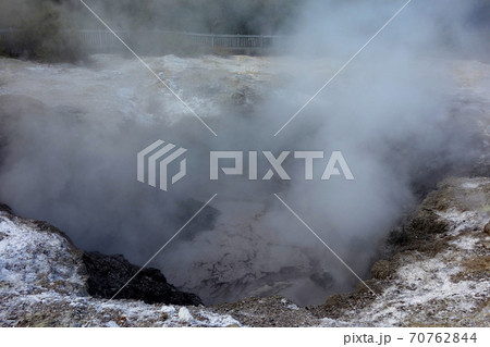 Wai-O-Tapu Thermal Wonderland Devil's ink pots 70762844