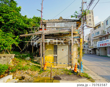 那覇の下町 再開発前の開南本通り付近の町並み(那覇の農連市場を含む開南地区) 那覇の下町 再開発前の開南本通り付近の町並み(那覇の農連市場を含む開南地区) 70763587