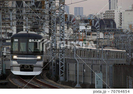 ［H］東京メトロ日比谷線13000系電車（北千住⇔中目黒） 70764654