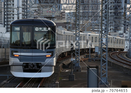 ［H］東京メトロ日比谷線13000系電車（北千住⇔中目黒） 70764655