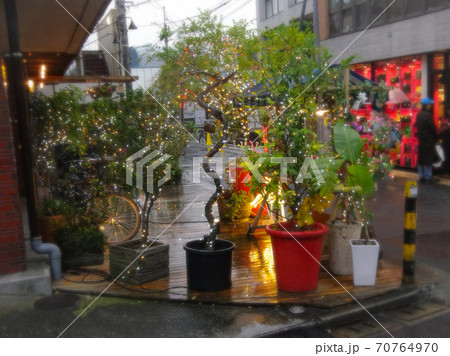 年末近し「街もキラキラ」 70764970
