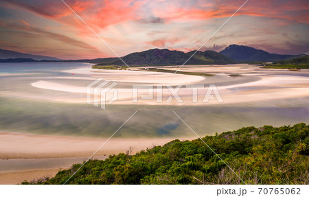 Hill Inlet at Whitsunday Island at sunrise Hill Inlet at Whitsunday Island at sunrise 70765062